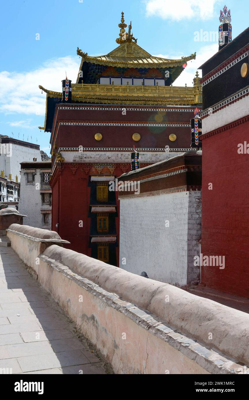 A backside view of the Victory Chapel in the Tashi Lhunpo Monastery displays an influence of Mongol architecture. Tashi Lhunpo is located in Shigatse, Stock Photo
