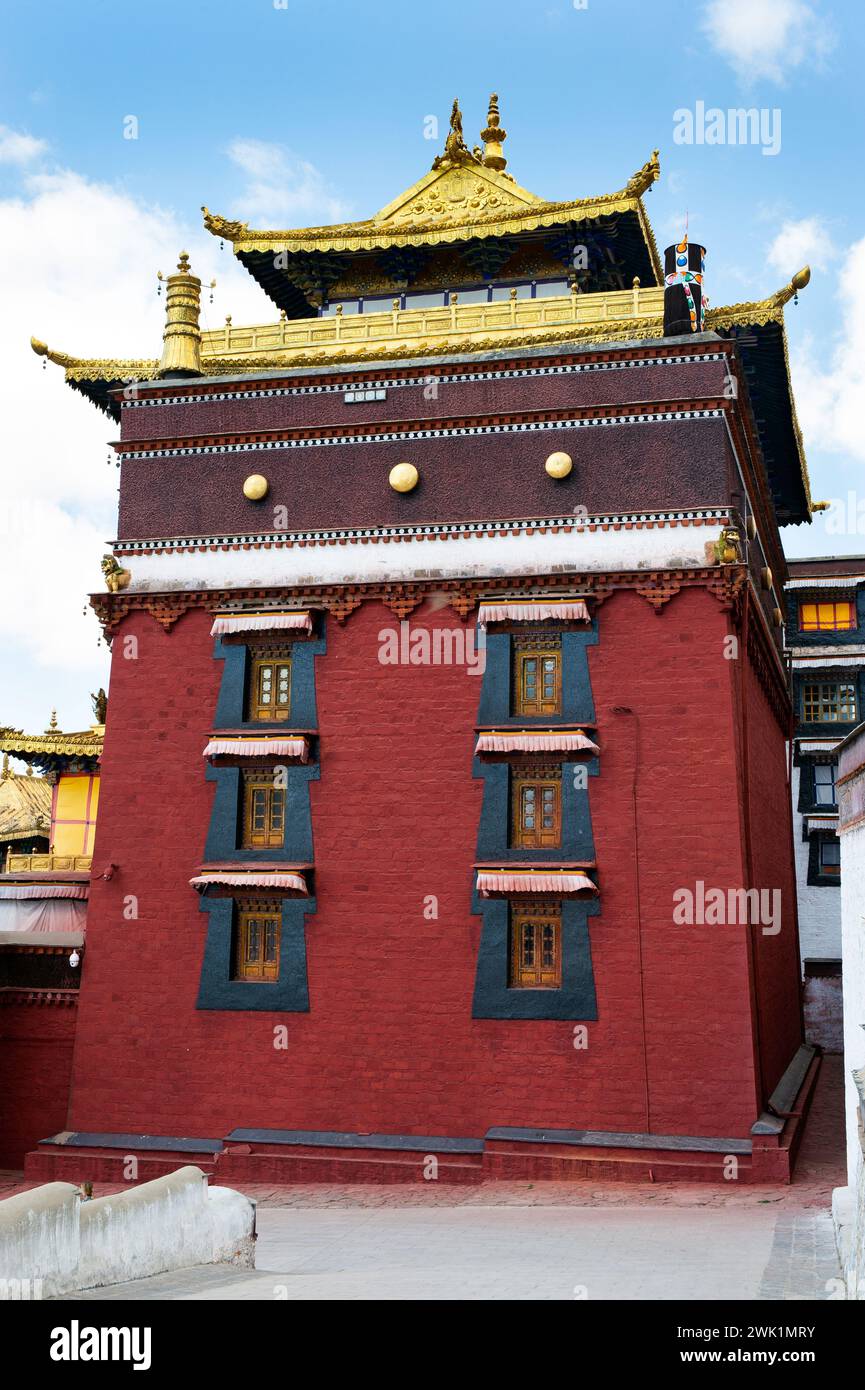 Mongol architecture influences the exquisite golden roofs adorning Tashi Lhunpo Monastery in Shigatse, Tibet Autonomous Region, China. Stock Photo