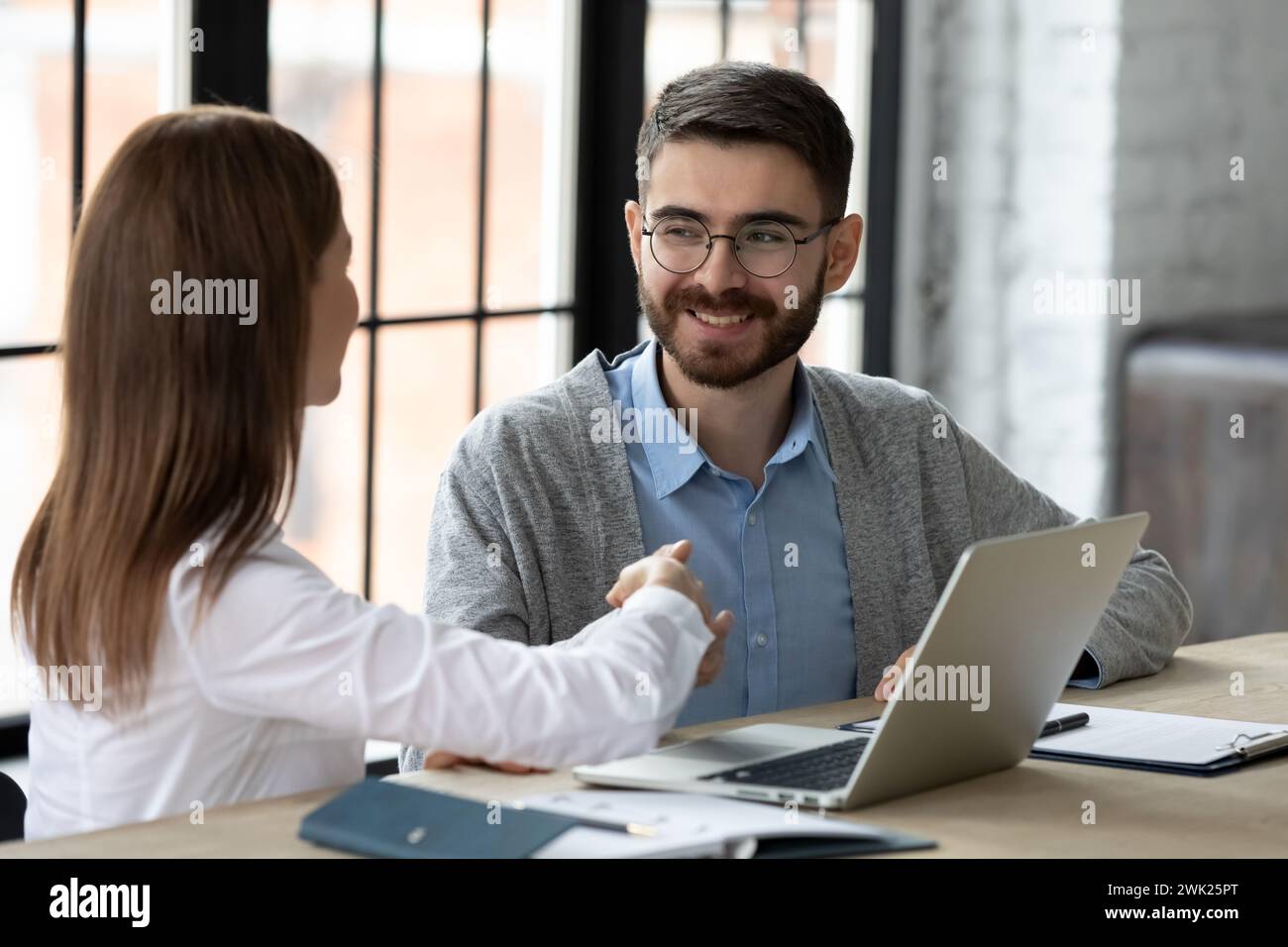 Worker shaking hands client hi-res stock photography and images - Alamy