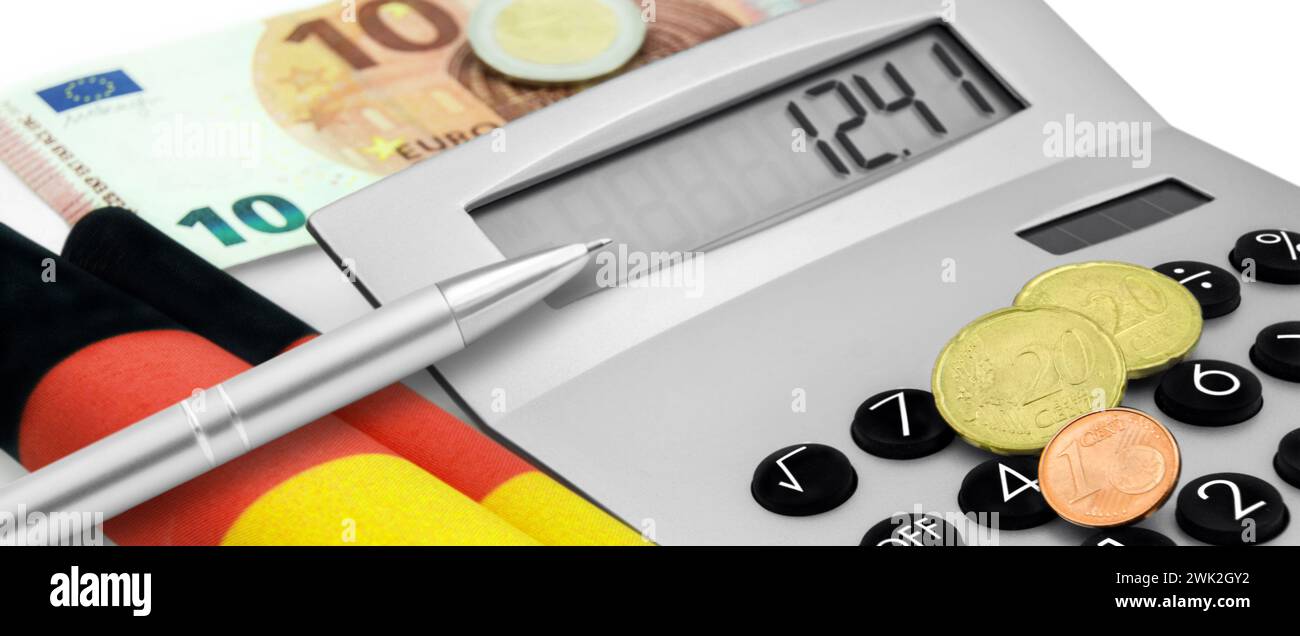 12,41 Euro Mindestlohn in Deutschland mit Rechner und Deutscher Flagge Stock Photo