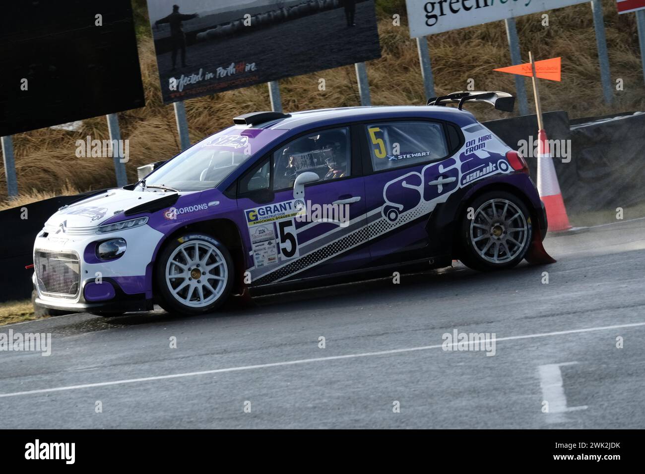 Dunfermline, UK. 18th Feb, 2024. Competitors take part in the single ...