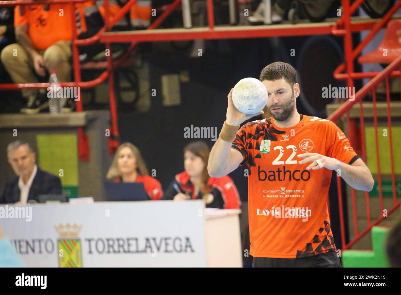 Torrelavega, Cantabria, Spain. 17th Feb, 2024. Torrelavega, Spain, 17th February, 2024: The Bathco BM. Torrelavega player, Pablo Paredes (22) with the ball during the 18th matchday of the Plenitude League between Bathco BM. Torrelavega and Barça, on February 17, 2024, at the Vicente Trueba Municipal Pavilion in Torrelavega, Spain. (Credit Image: © Alberto Brevers/Pacific Press via ZUMA Press Wire) EDITORIAL USAGE ONLY! Not for Commercial USAGE! Stock Photo