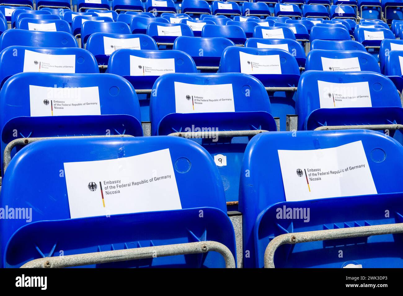 Platzreservierung für Angehörige und Gäste der Deutschen Botschaft Nikosia für das Konzert der Berliner Philharmoniker im Hafen von Pafos. Die Stadt i Stock Photo