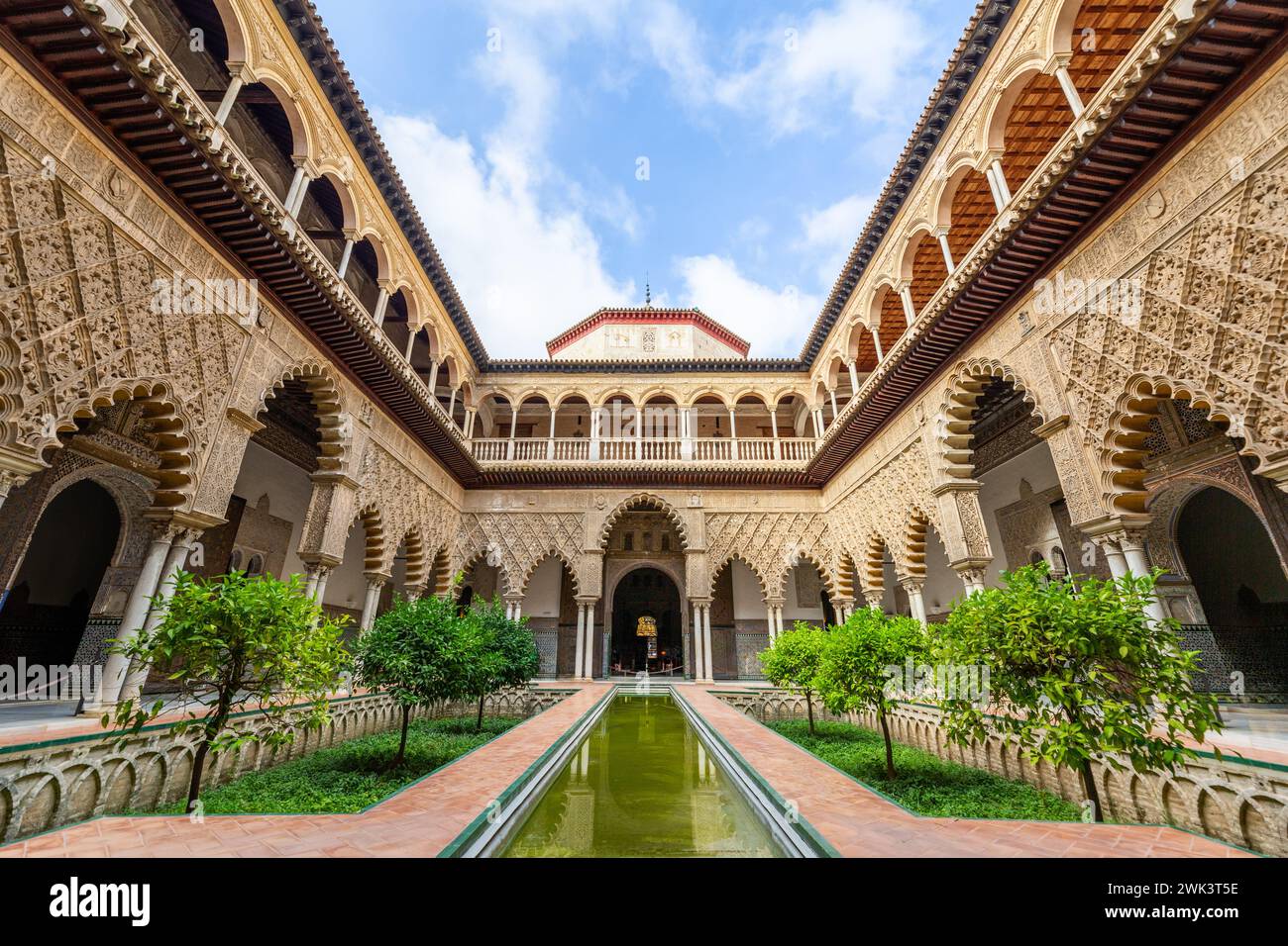 Garden architecture royal palace hi-res stock photography and images ...