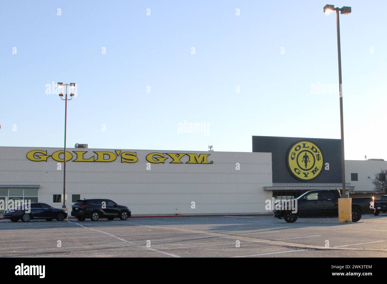 Exterior view and signage of a Gold's Gym location along Interstate Highway 410 in San Antonio, Texas, USA, on February 18, 2024. The first location of a Gold's Gym was in Venice Beach, California. Today locations are worldwide. In 2020, the gym was acquired by Rainer Schaller's RSG Group GmbH. GmbH also owns the European McFit fitness chain. (Photo by Carlos Kosienski/Sipa USA) Stock Photo