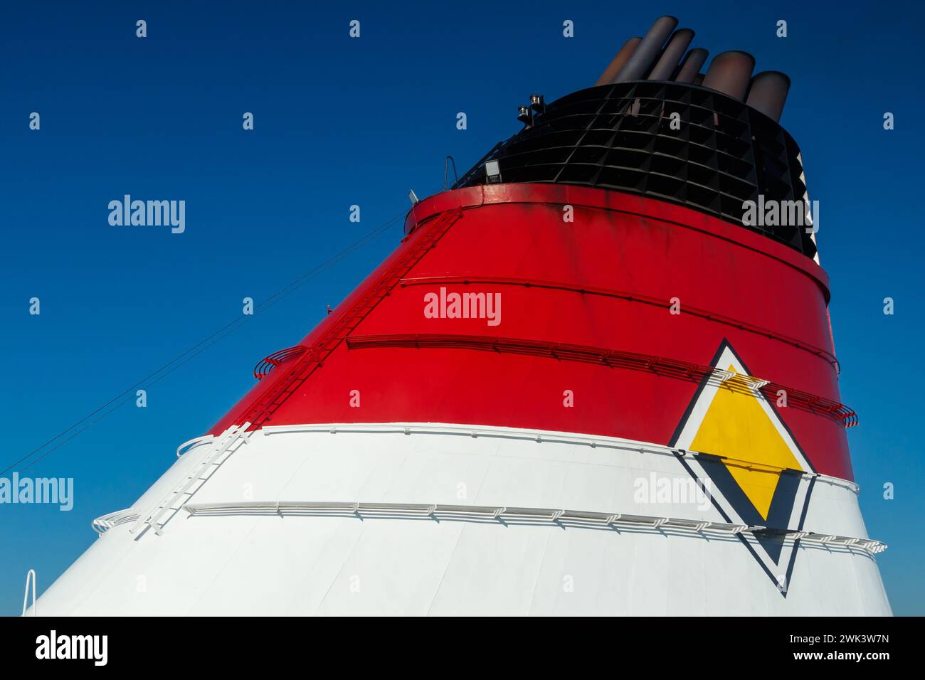 Red chimney ferry boat hi-res stock photography and images - Alamy