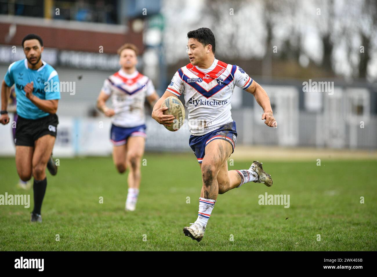 Featherstone, UK. 18th Feb, 2024. Wakefield Trinity's Mason Lino skips through for a try. Rugby League 1895 Cup, Newcastle Thunder vs Wakefield Trinity at Millenium Stadium, Featherstone, UK Credit: Dean Williams/Alamy Live News Stock Photo