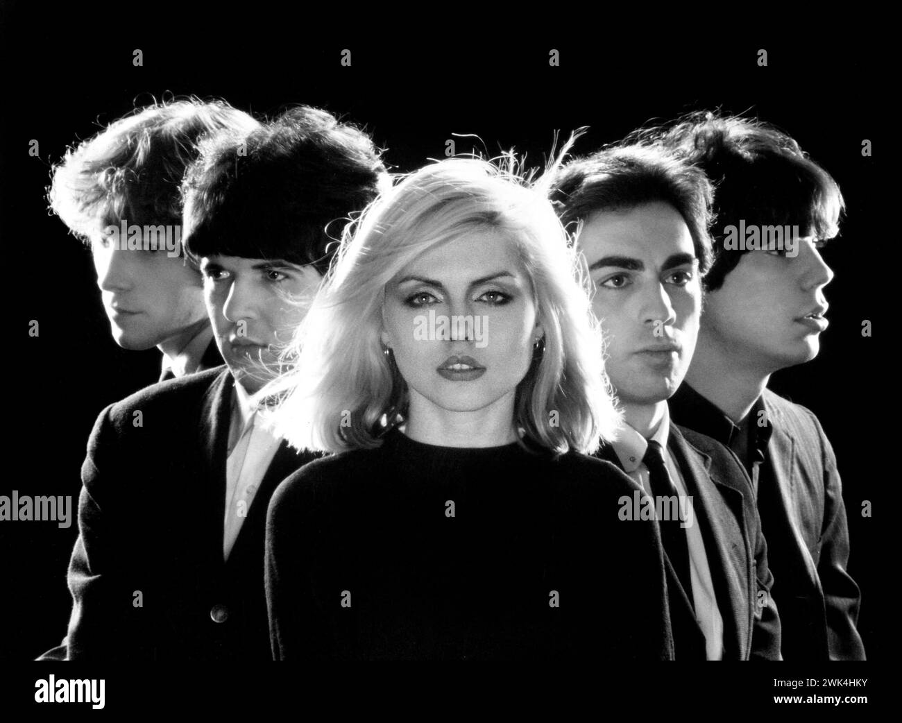 Blondie. Portrait of Debbie Harry and other members of the pop group, Blondie, 1977. From left to right: Gary Valentine, Clem Burke, Debbie Harry, Chris Stein, Jimmy Destri Stock Photo