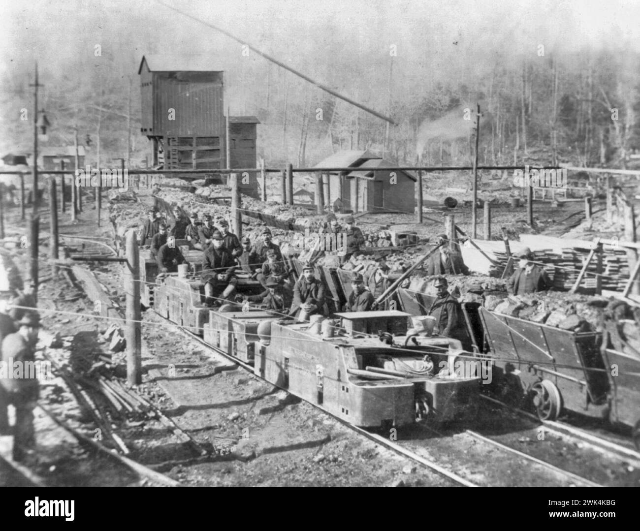Train-load of ore and miners outside Davis Coal and Coke Industry, West Virginia, 1904 Stock Photo