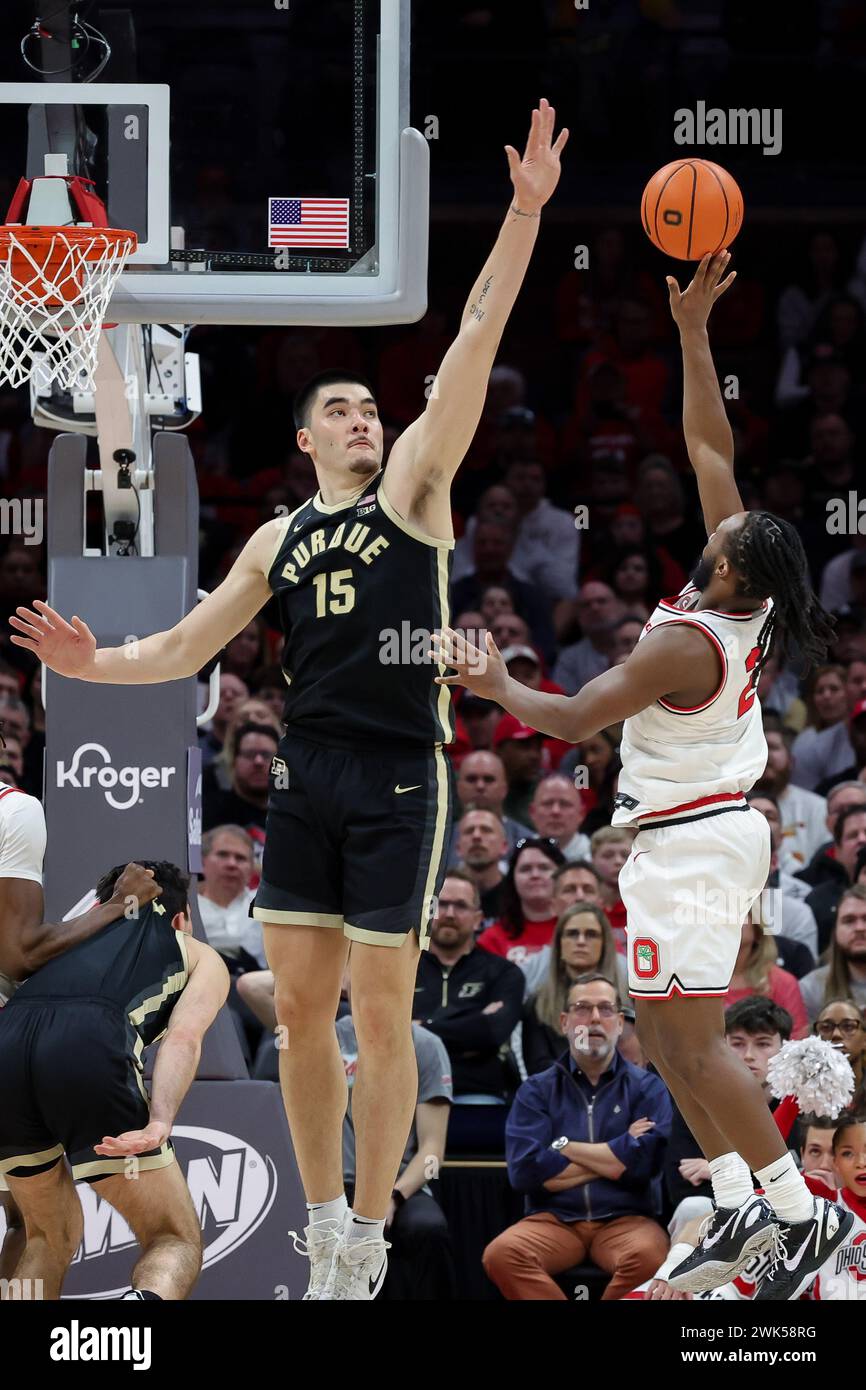 Columbus, Ohio, USA. 18th Feb, 2024. Purdue Boilermakers center Zach Edey (15) goes up to block a shot by Ohio State Buckeyes guard Bruce Thornton (2) during the game between the Purdue Boilermakers and the Ohio State Buckeyes at Value City Arena, Columbus, Ohio. (Credit Image: © Scott Stuart/ZUMA Press Wire) EDITORIAL USAGE ONLY! Not for Commercial USAGE! Stock Photo