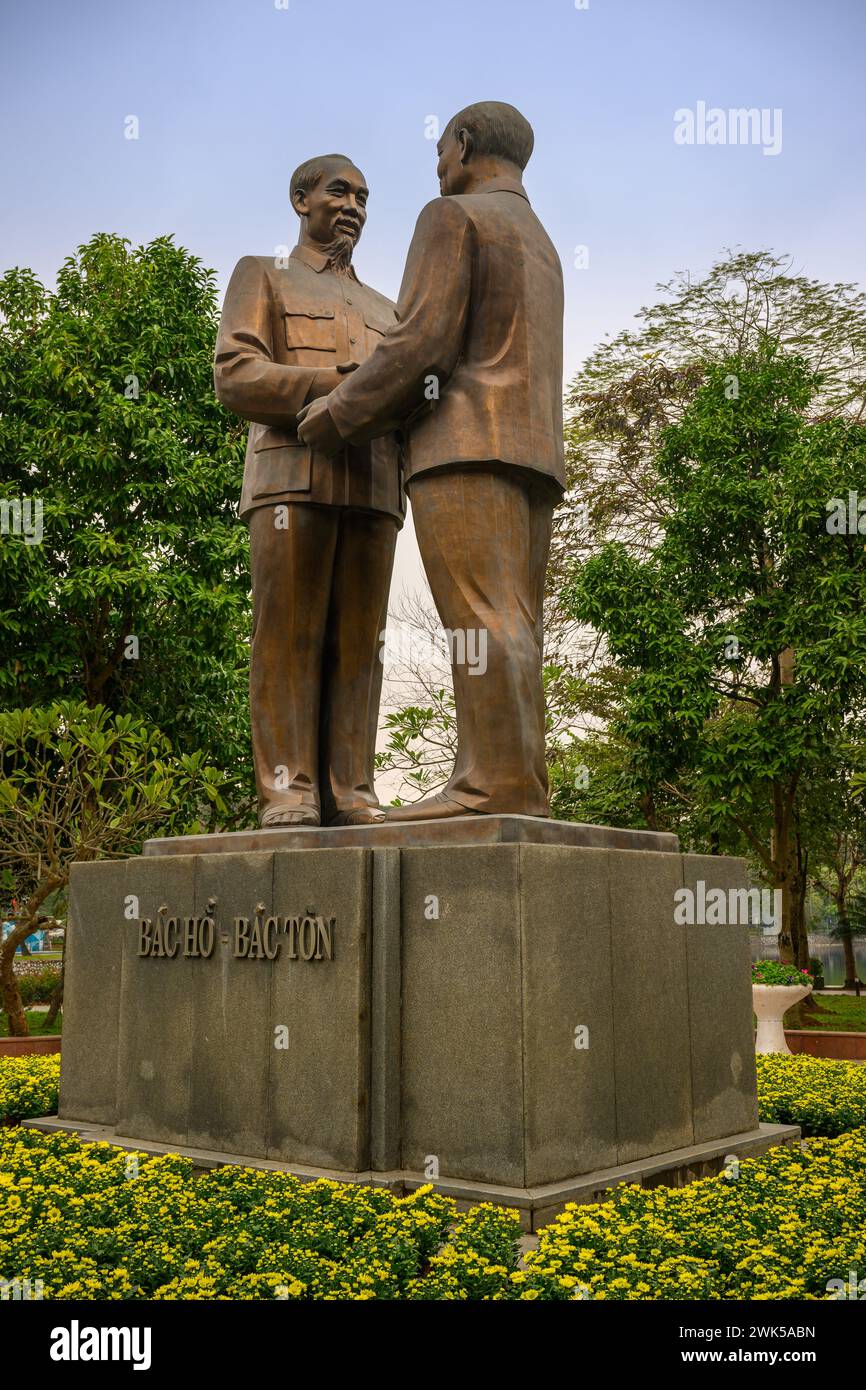 The Bac Ho Bac Ton statue in Thong Nhat Park, Hanoi, Vietnam Stock Photo