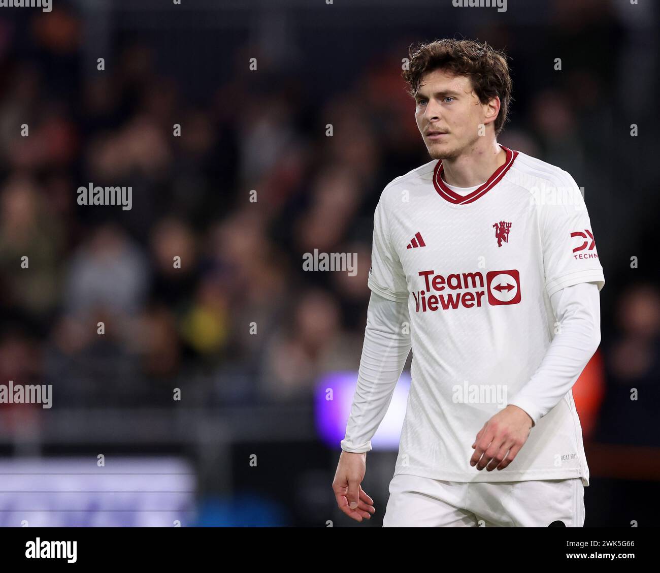 Luton, UK. 18th Feb, 2024. Victor Lindelof of Manchester United during the Premier League match at Kenilworth Road, Luton. Picture credit should read: David Klein/Sportimage Credit: Sportimage Ltd/Alamy Live News Stock Photo