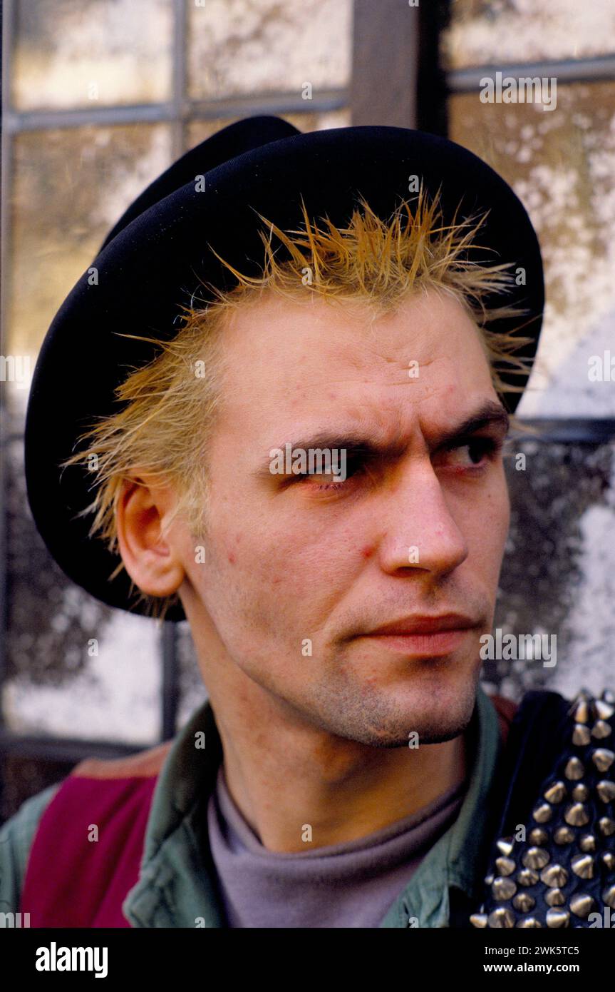 Punk fashion 1980s UK. Punks hairdo style spiky hair Kings Road, Chelsea London England 80s. HOMER SYKES Stock Photo