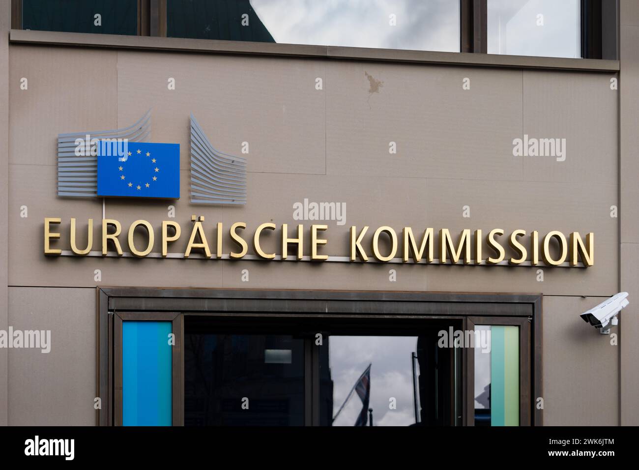 Europäische Kommission (European Commission) sign on a house facade. Golden letters on the exterior wall of a EU governmental office buidling. Stock Photo