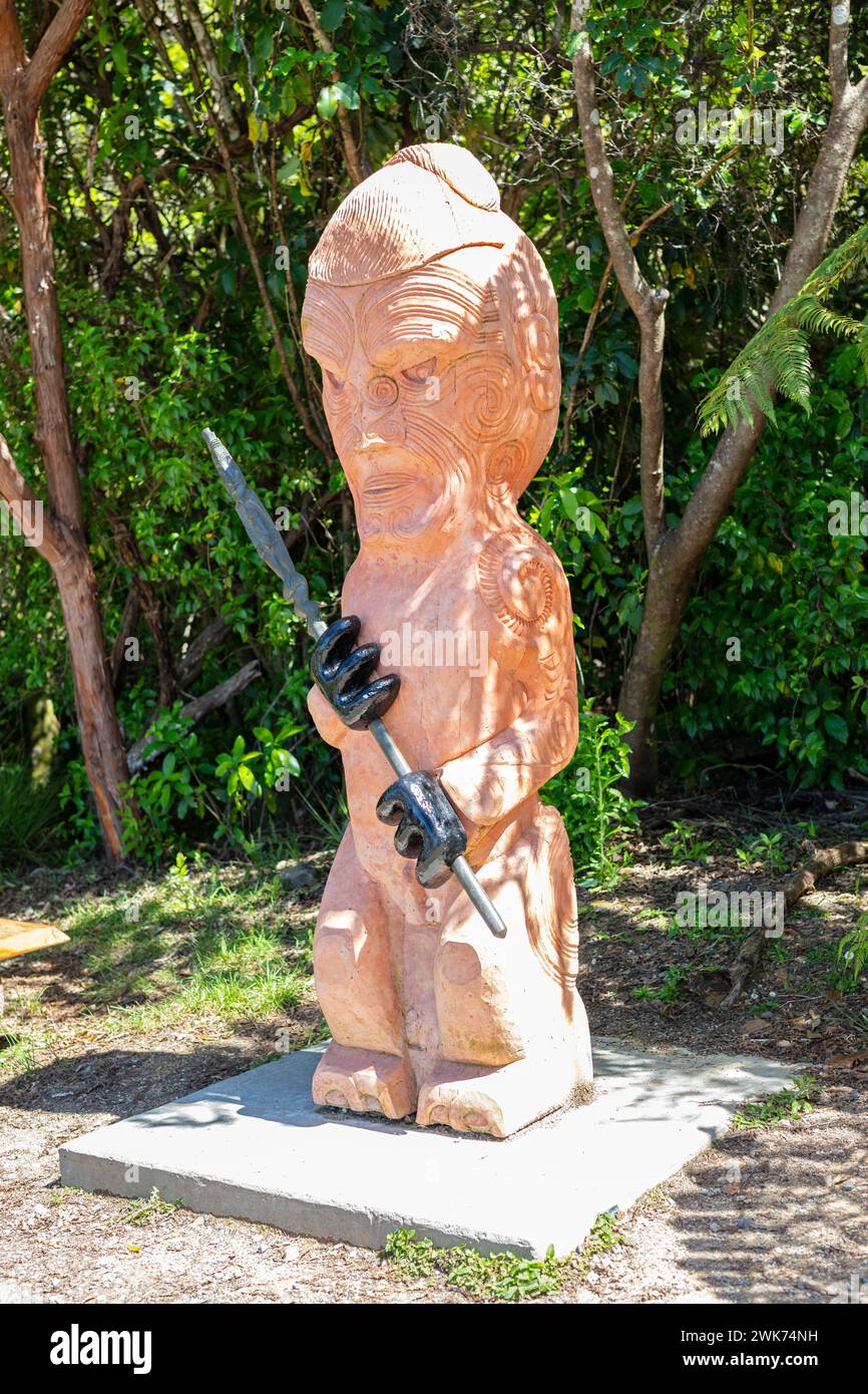 Maori Sculpture, Tinline Bay, Kaiteriteri, New Zealand Stock Photo - Alamy