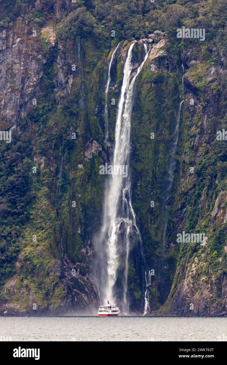 Stirling Falls, Milford Sound, Fiordland National Park, Neuseeland Stock Photo