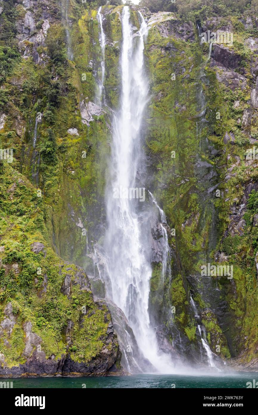 Stirling Falls, Milford Sound, Fiordland National Park, Neuseeland Stock Photo