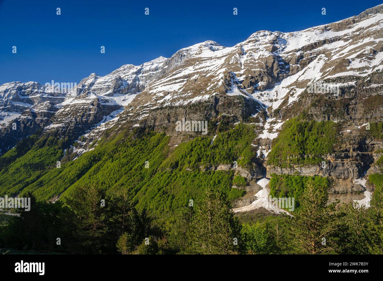 Pineta Valley on a spring morning. In the foreground, a ravine with remains of a winter avalanche. Ordesa y Monte Perdido National Park, Huesca, Spain Stock Photo