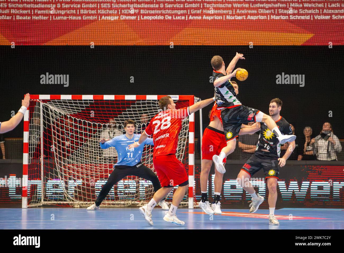 18.02.2024, 2. HBL, Handball-Bundesliga, 21. Spieltag): Spielszene Eulen Ludwigshafen gegen TuS N-Lübbecke (Endstand 34:32). Fynn Hangstein (10), TuS Stock Photo