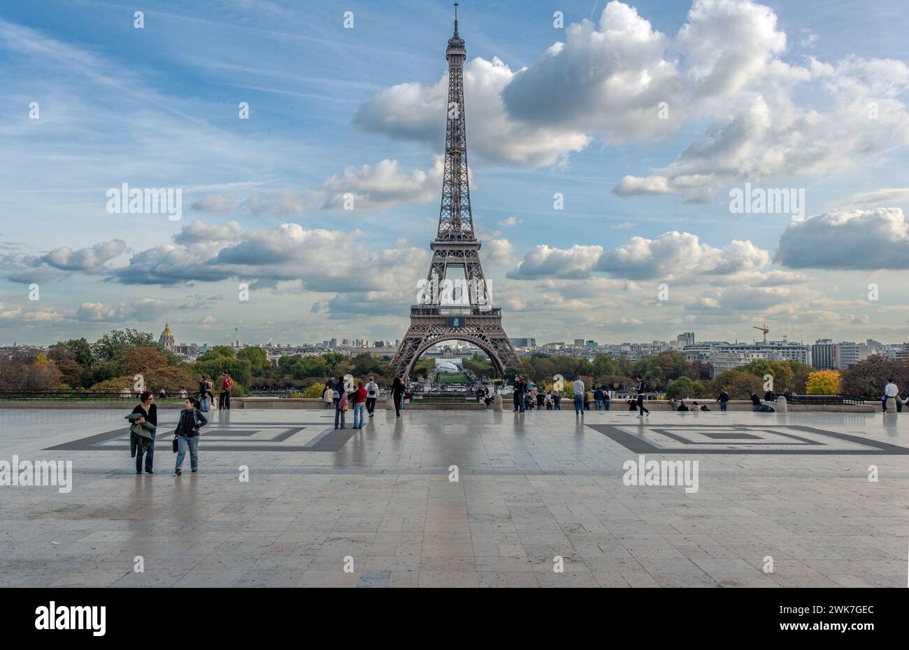 Paris 2024 tour eiffel hi-res stock photography and images - Alamy