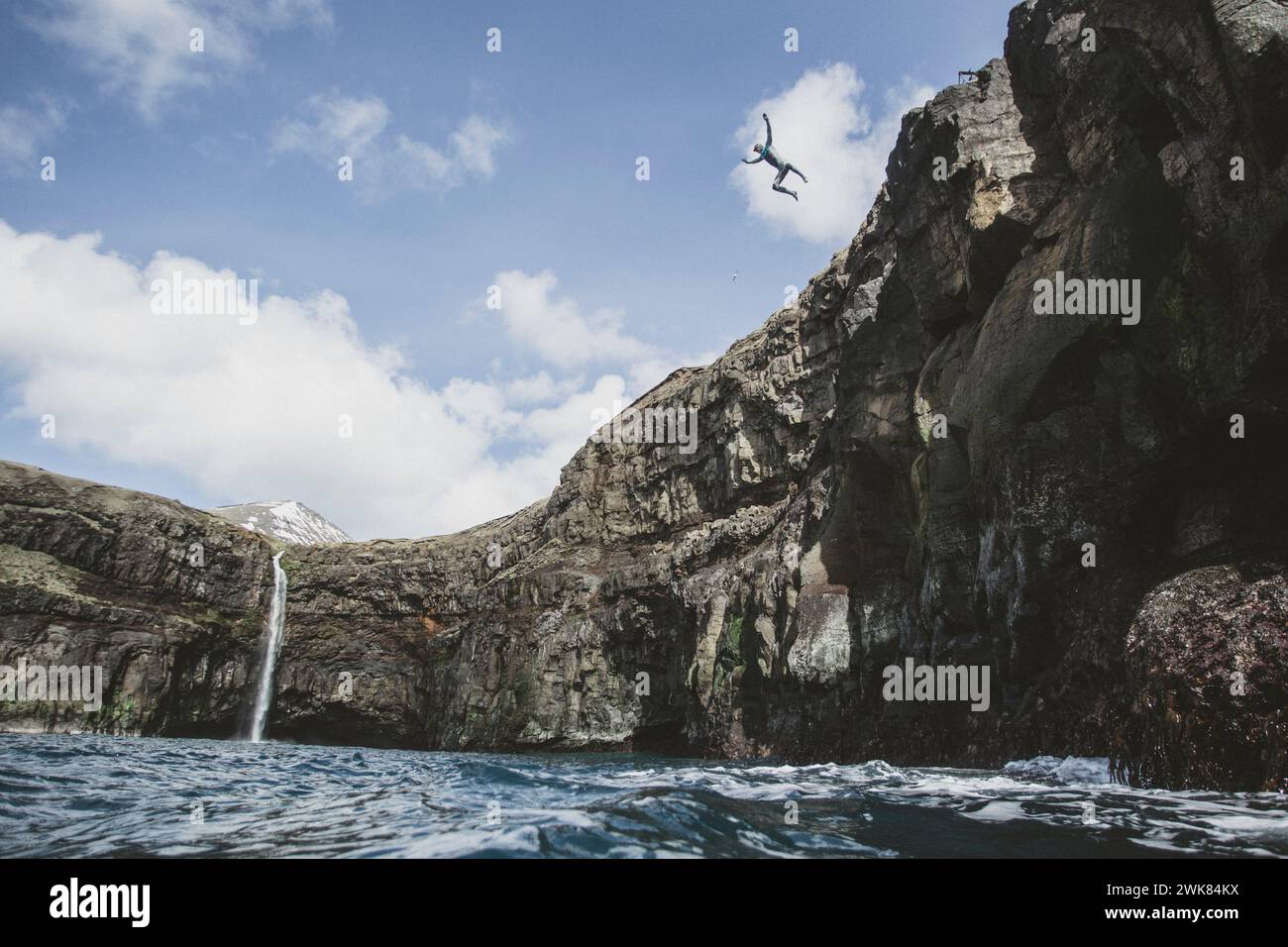 Man jumping off a cliff into the sea hi-res stock photography and ...