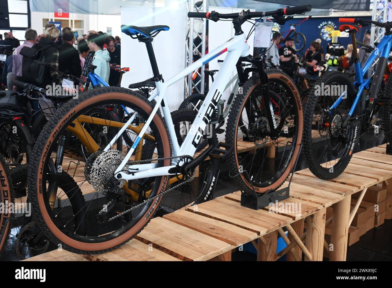 Cube e bike hi-res stock photography and images - Alamy