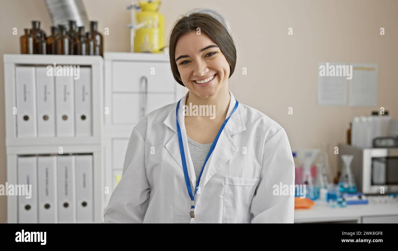 Hispanic woman in white lab hi-res stock photography and images - Alamy