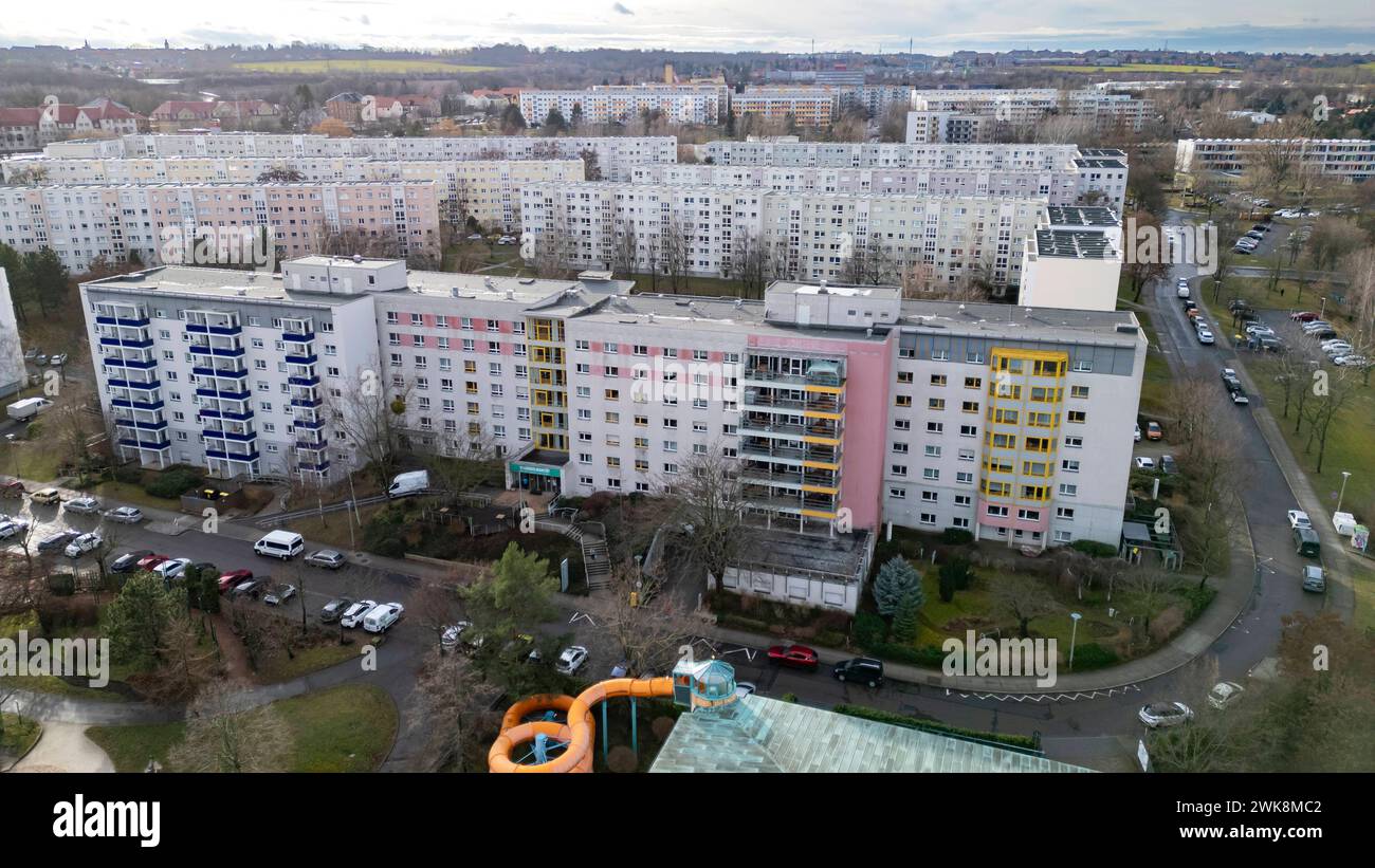 09.02.2024, Deutschland, Sachsen, Dresden, auf dem Foto vorn das Pflegeheim der Volkssolidarität Dresden im Dresdner Stadtteil Gorbitz, Ambulante und Stationäre Pflege, Altgorbitzer Ring 58, 01169 Dresden *** 09 02 2024, Germany, Saxony, Dresden, on the photo in front the nursing home of the Volkssolidarität Dresden in the Dresden district of Gorbitz, outpatient and inpatient care, Altgorbitzer Ring 58, 01169 Dresden Stock Photo