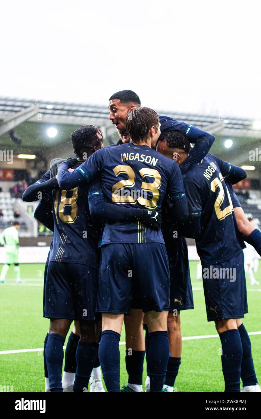 Gothenburg, Sweden. 18th, February 2024. The players of Halmstad BK celebrate Naeem Mohammed scoring for 2-1 during the Svenska Cup match between Halmstads BK and Helsingborg at Bravida Arena in Gothenburg. (Photo credit: Gonzales Photo - Amanda Persson). Stock Photo
