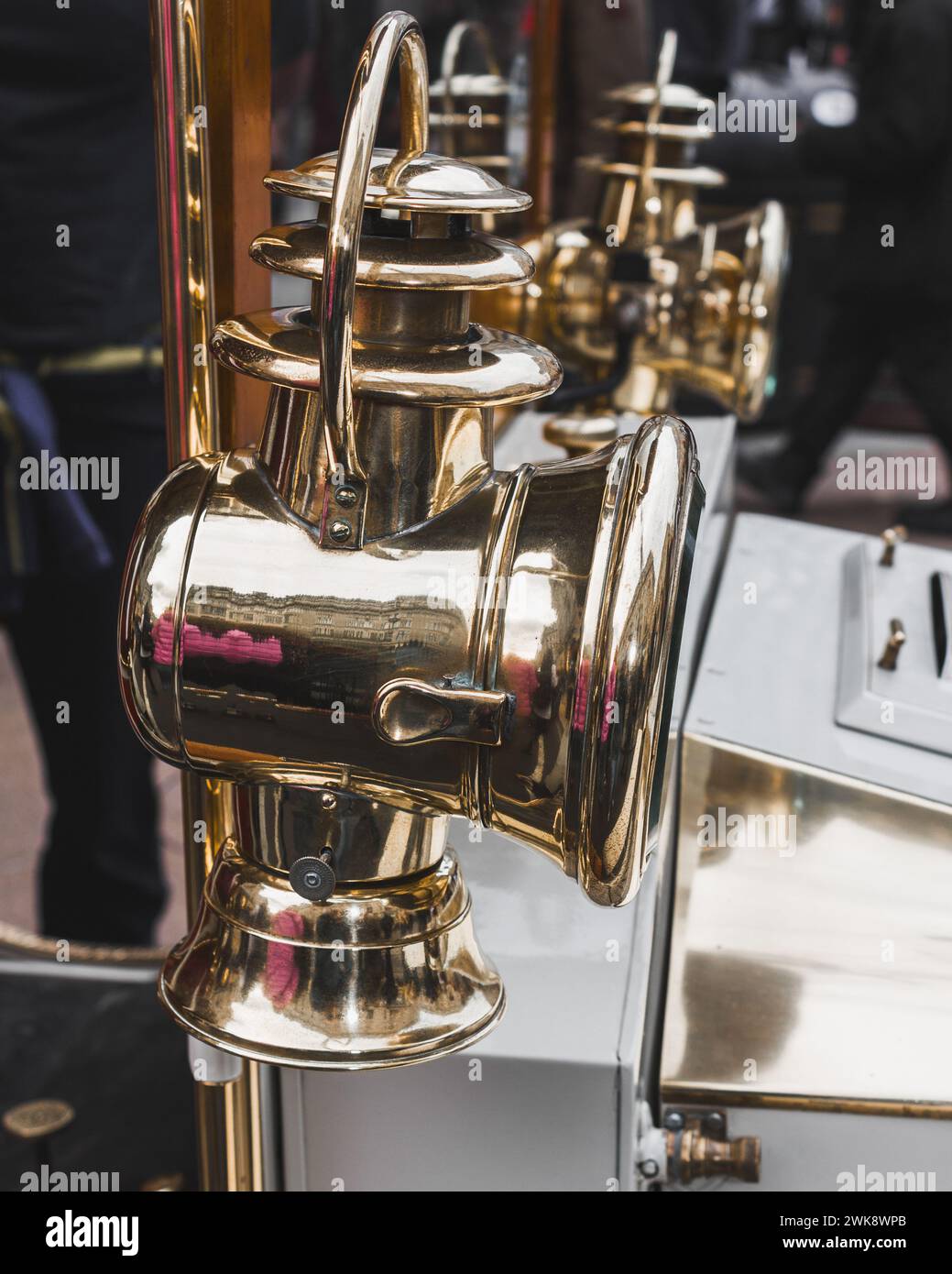 Brass lamps hi-res stock photography and images - Alamy