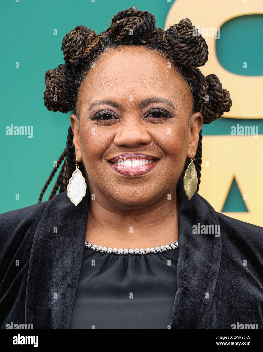 SANTA MONICA, LOS ANGELES, CALIFORNIA, USA - FEBRUARY 18: Chandra Wilson arrives at the 49th Annual People's Choice Awards 2024 held at The Barker Hangar on February 18, 2024 in Santa Monica, Los Angeles, California, United States. (Photo by Xavier Collin/Image Press Agency) Stock Photo