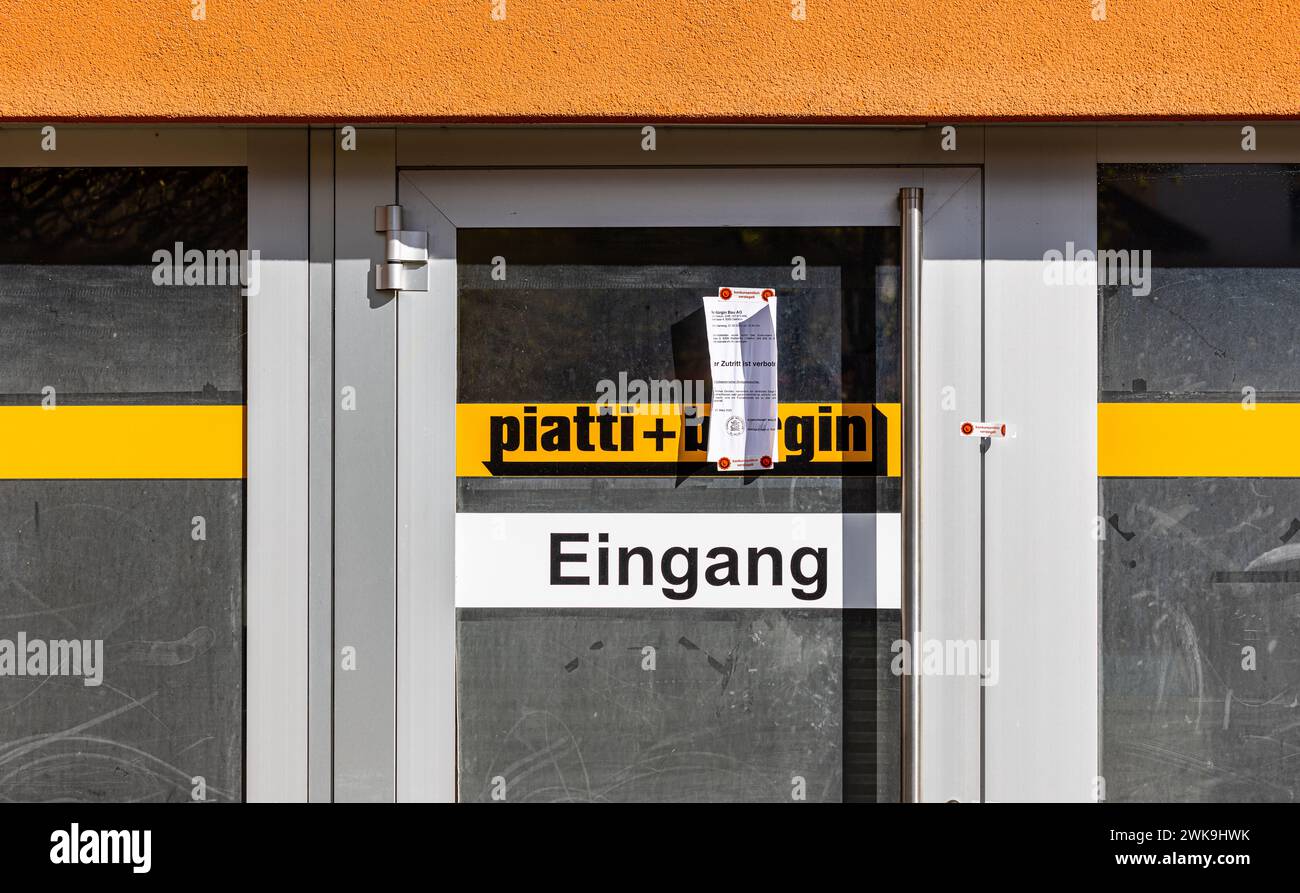 Ende März wurde über das Bauunternehmen Piatti + Bürgin mit Sitz im zürcherischen Dietlikon das Konkursverfahren eröffnet. Über 40 Mitarbeitende haben Stock Photo