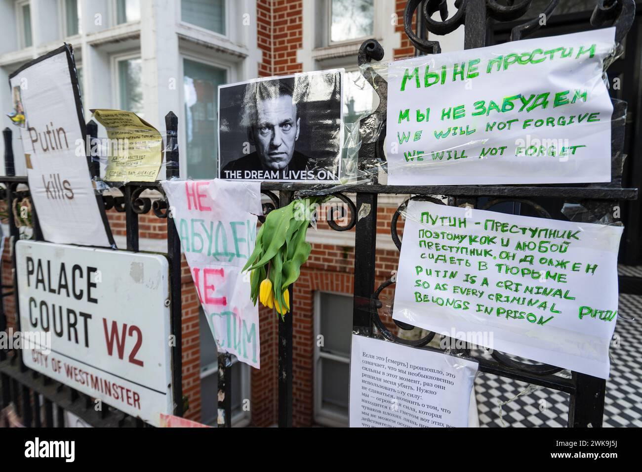 London, UK.  19 February 2024.  Floral tributes and messages opposite the Embassy of Russia near Notting Hill.  Russian activist Alexei Navalny, 47, was reportedly found covered in bruises after he died in prison and Yulia Navalnaya, his widow, has accused the Kremlin of waiting for traces of the Novichok nerve agent to disappear from his body.  Credit: Stephen Chung / Alamy Live News Stock Photo