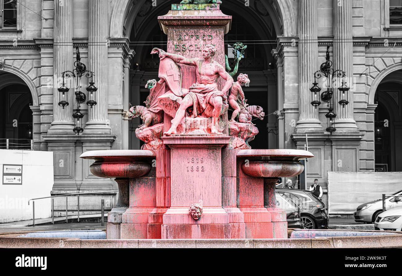 Die Statue des Credit Suisse Gründes Alfred Escher wurde von linksextremen Personen, anlässlich des bewilligten 1. Mai Umzug, rot eingefärbt. (Zürich, Stock Photo