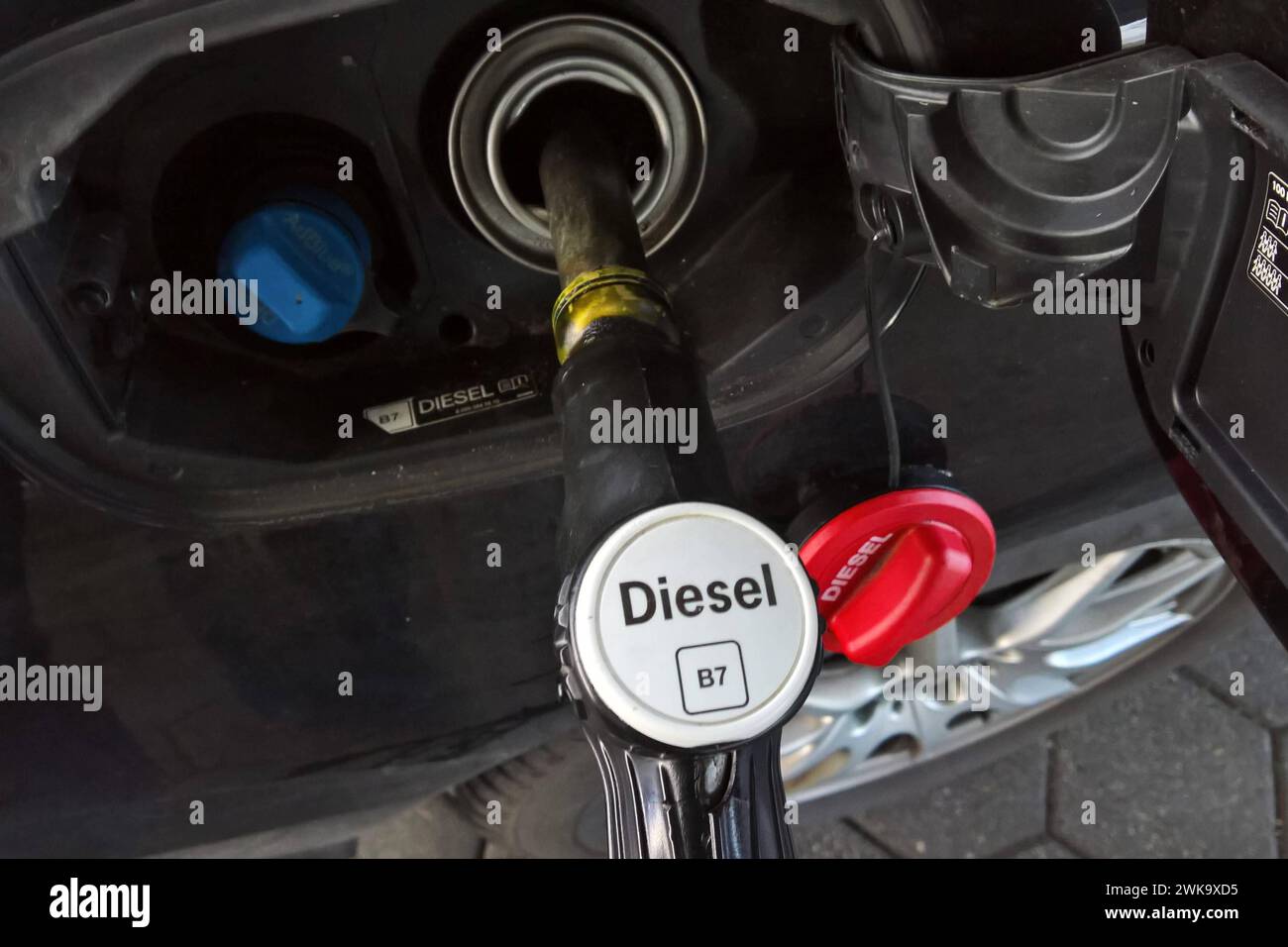 Tankstelle, Zapfhahn Diesel bzw B7 Kraftstoff. Tanken an einem Diesel