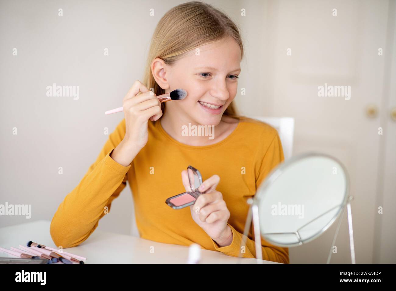 Beauty teenager girl applying hi-res stock photography and images - Alamy