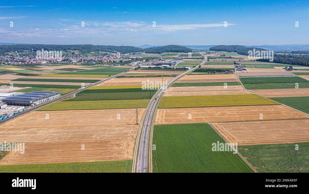 Blick über das Rafzerfeld in Richtung Zoll Sulgen nach Lottstetten. Die gesamte Strecke ist bis mitte September gesperrt. (Wil ZH, Schweiz, 15.07.2023 Stock Photo
