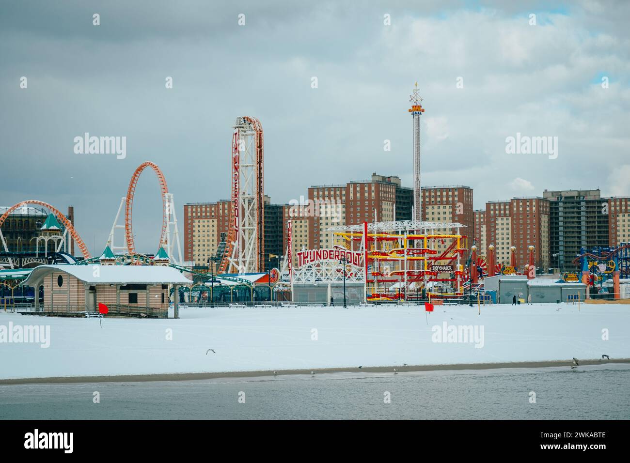 Coney island beach winter hi-res stock photography and images - Alamy