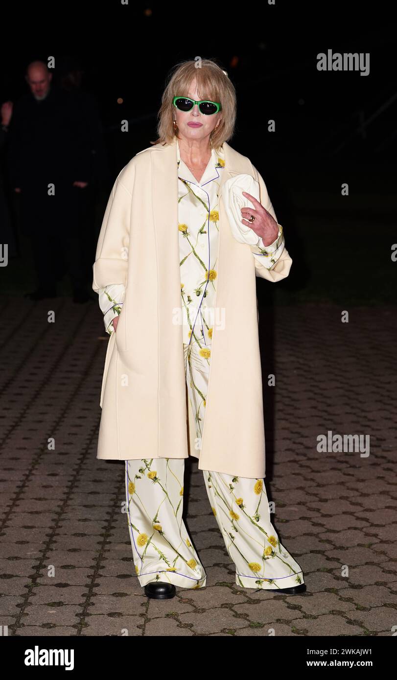 Joanna Lumley Attends The Burberry Show In Victoria Park East London joanna-lumley-attends-the-burberry-show-in-victoria-park-east-london