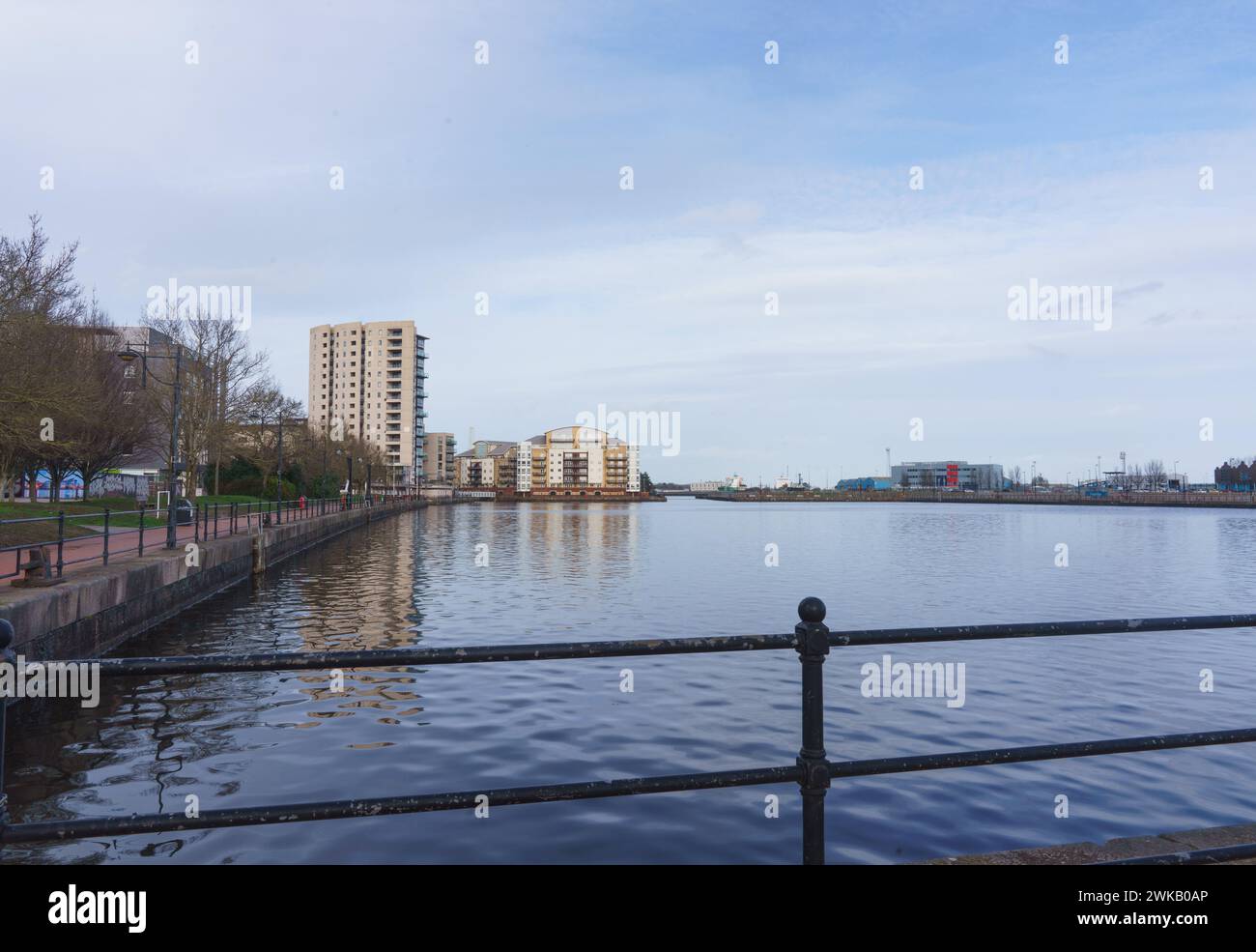 High rise aprtments hi-res stock photography and images - Alamy