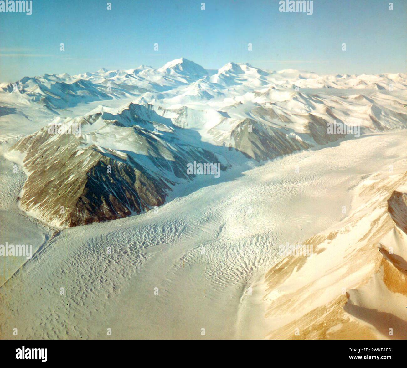 Antarctica. October 1956 Aerial view of the Admiralty Range in Northern Victoria Land just west of Cape Adare. On the right is Aerial view of the Admiralty Range in Northern Victoria Land just west of Cape Adare. On the right is Dugdale Glacier and Murray Glacier is on the left. In between is Geikie Ridge. The high peak on the skyline is Mount Sabine, Dugdale Glacier and Murray Glacier is on the left. In between is Geikie Ridge. The high peak on the skyline is Mount Sabine. Photo:Commander Jim Waldron Stock Photo