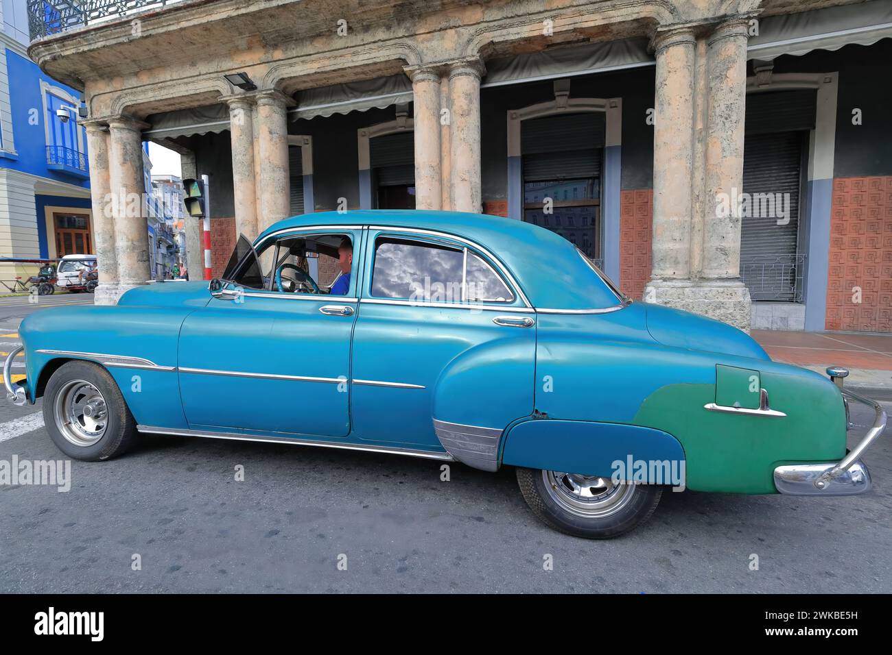 014 Old blue almendron car -yank tank, 1951 Chevrolet American classic ...