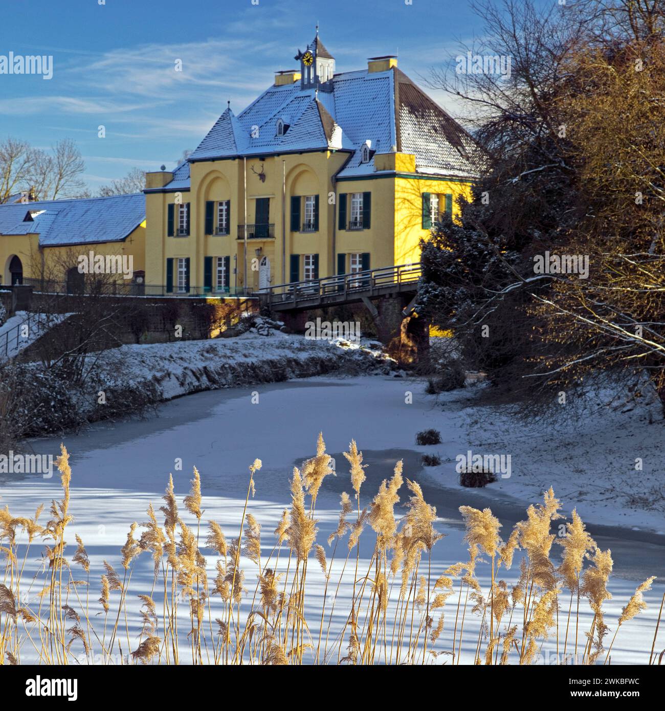Hunting lodge in Linn Castle in winter, Germany, North Rhine-Westphalia, Lower Rhine, Krefeld Stock Photo