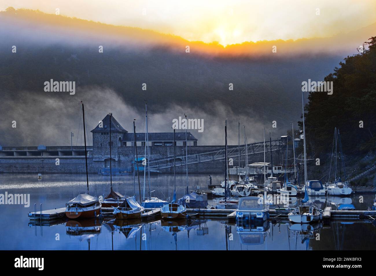 Eder dam with dam wall and pleasure boats on the Edersee in the early morning, Germany, Hesse, Kellerwald National Park, Edertal Stock Photo