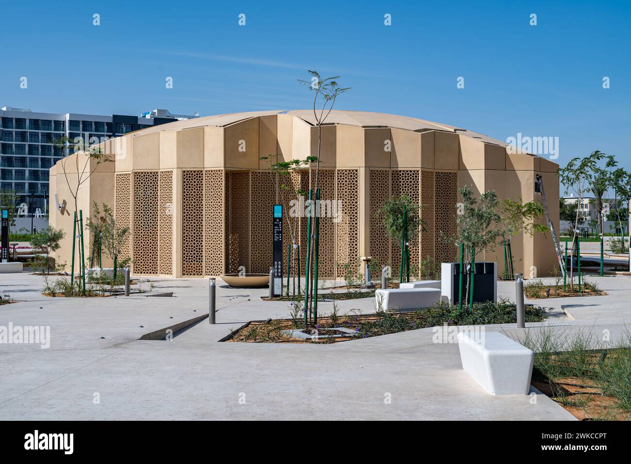 ry 2024 : The newly opened  500-square-metre domed Estidama Mosque in Masdar Park, Abu Dhabi, can accommodate 335 worshippers Stock Photo