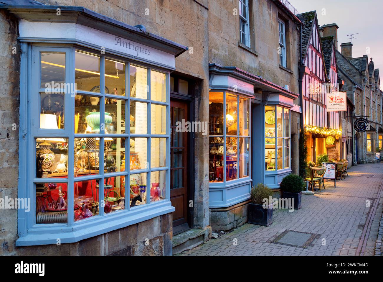 Chipping Campden High Street shops at sunset. Chipping Campden, Cotswolds, Gloucestershire, England Stock Photo