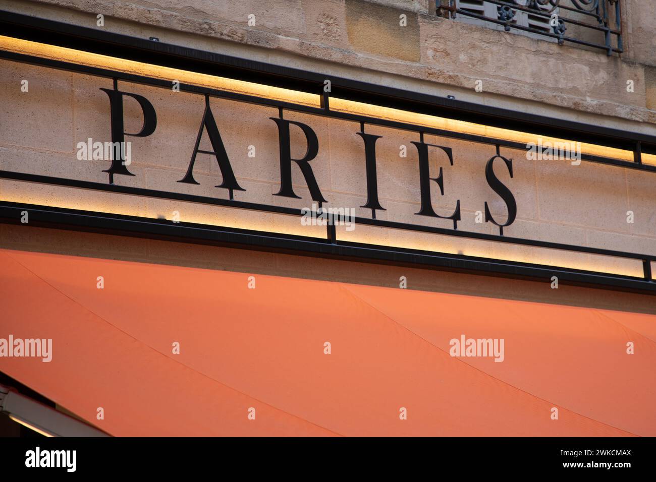 Bordeaux , France - 02 19 2024 : paries logo brand and sign text facade ...