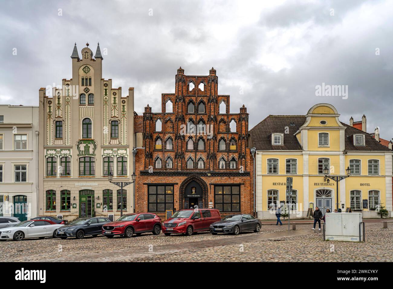 Bürgerhaus Marktplatz mit Bürgerhaus Alter Schwede, Hansestadt Wismar, Mecklenburg-Vorpommern, Deutschland Market Square with a Brick Gothic patrician Stock Photo