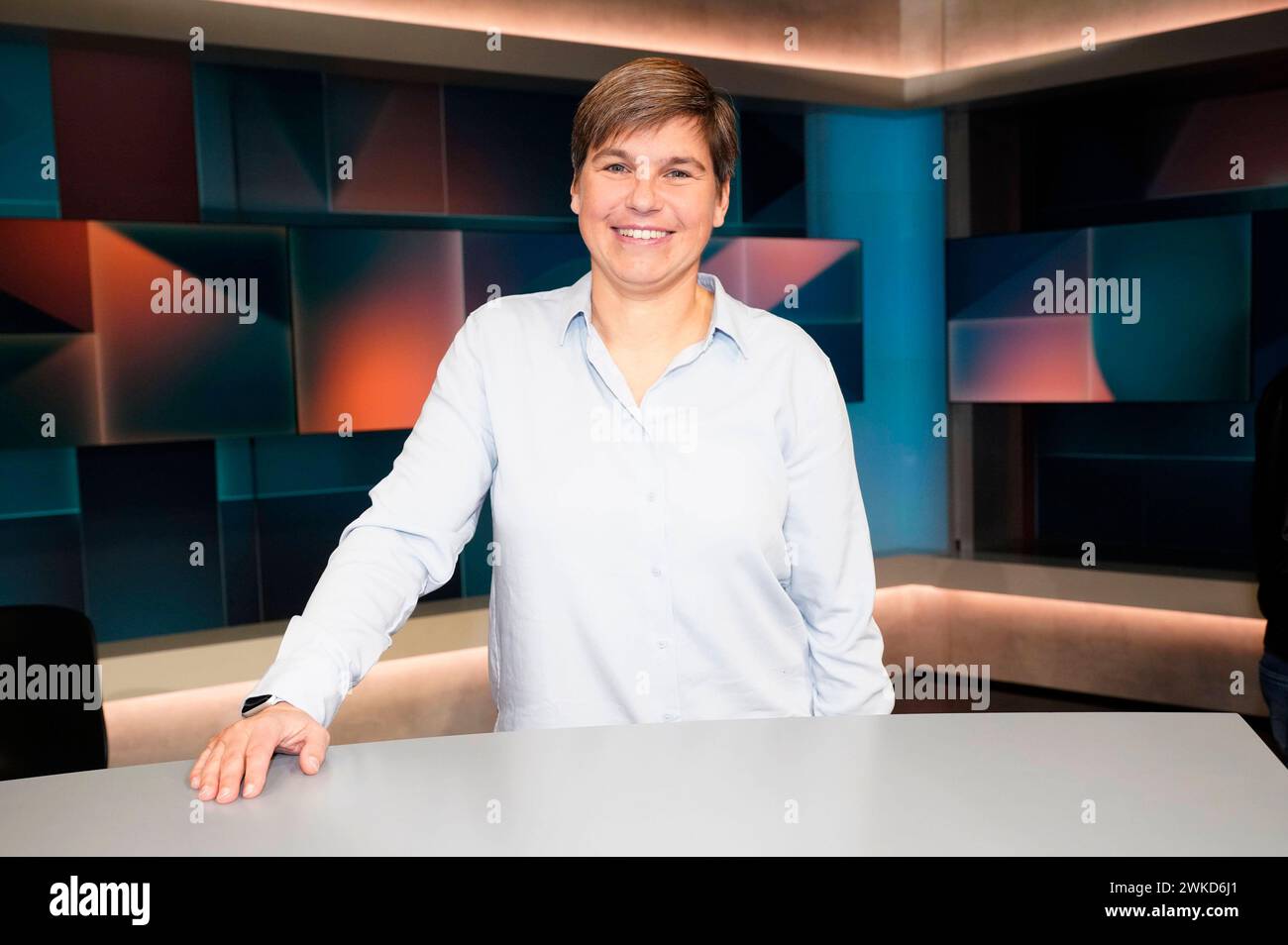 Ariane Hingst in der ARD-Talkshow hart aber fair im Studio Adlershof