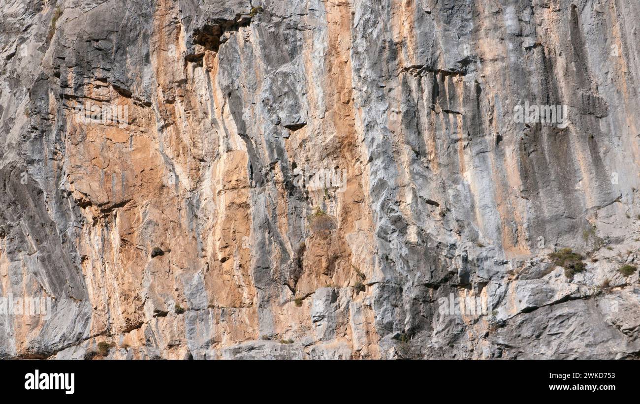 Mountain cliff rocky hi-res stock photography and images - Alamy